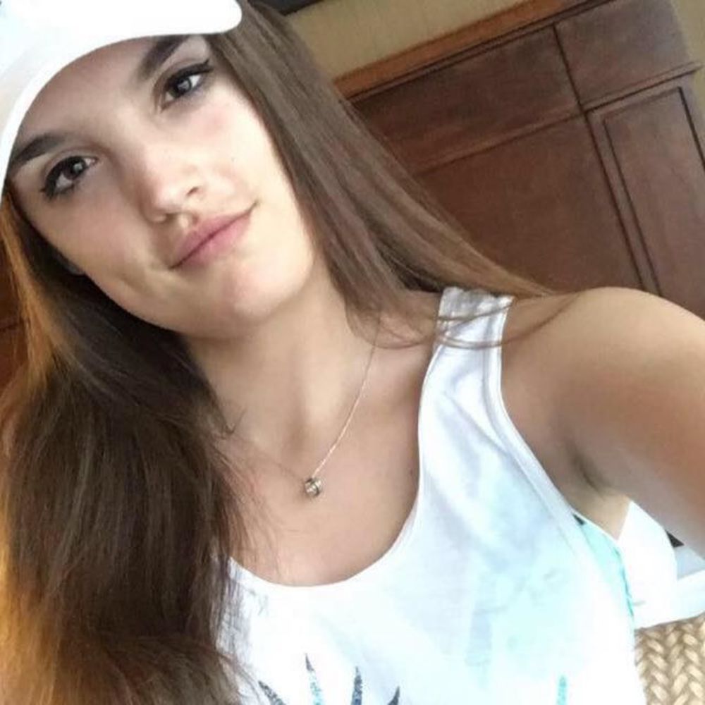 Meet your Posher, Casandra